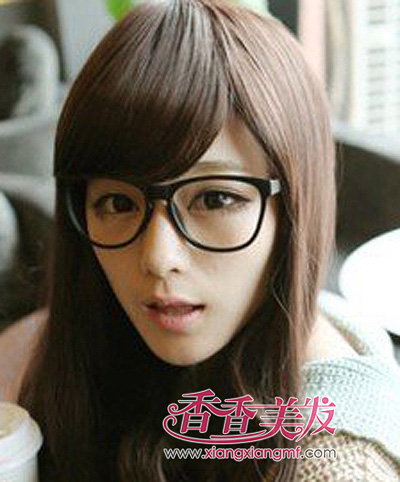 戴眼镜齐刘海女孩适合的淑女发型发型(2)