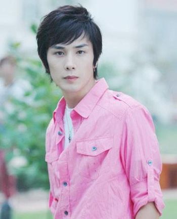 <em>正三角</em>脸适合什么发型 <em>男生正三角形脸发型</em>图