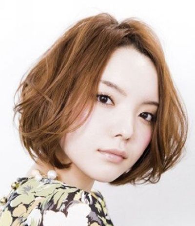 扁头大脸女生适合什么发型 大脸小头适合的发