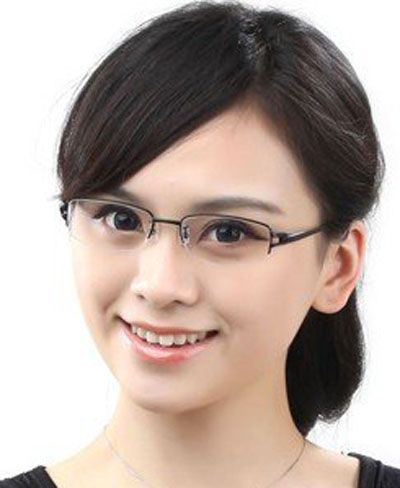 戴眼镜的女孩适合什么刘海 戴眼镜斜刘海发型