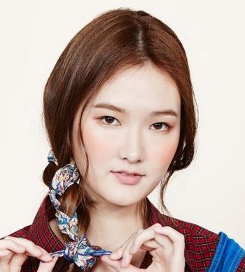 中分刘海怎么梳上去好看 中分刘海辫子的编法