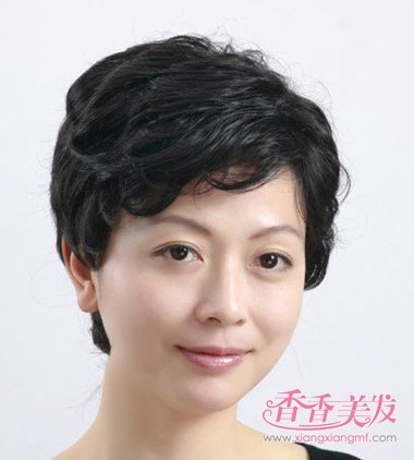 老年人烫短v颜色颜色发型老年人短发烫发测头发的图片图片