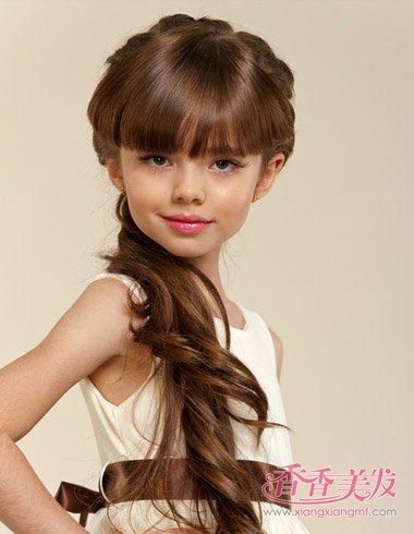 12岁发型设计怎么梳 学给孩子梳漂亮的发型