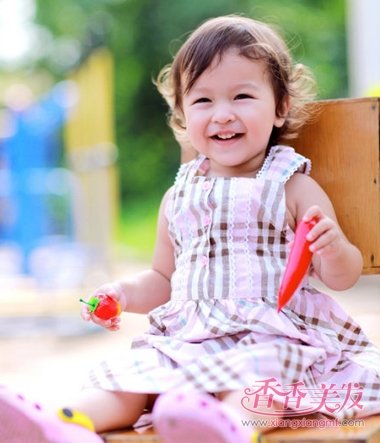 三岁小女孩短发发型 儿童可爱的短发型_香香美