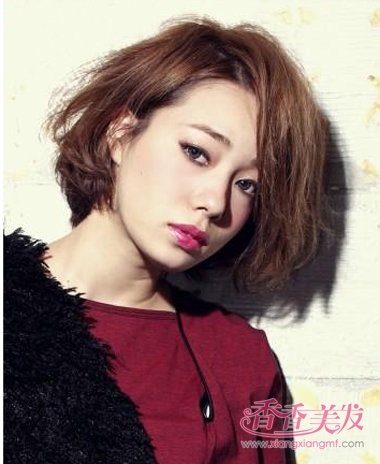 中短发发型图片 35岁以上女人的短发型(2)