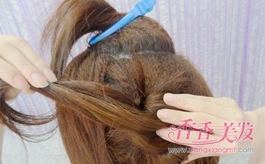 扎头发的方法步骤 长头发如何扎头发显蓬松