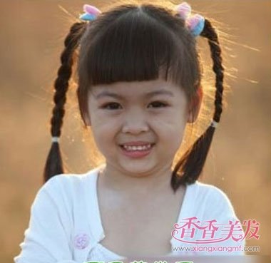 长发做编发发型,中分之后编两个小辫子的发型,中国小女孩都是黑色头发