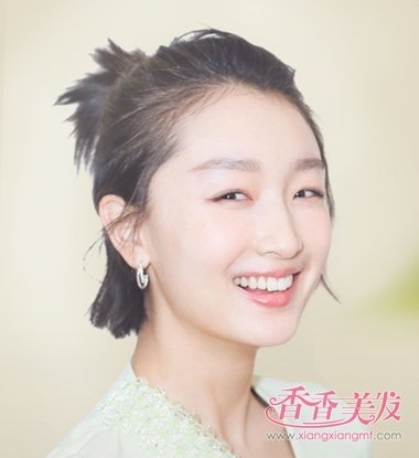 傻妞一分钟变时尚 周冬雨春风十里扎短发