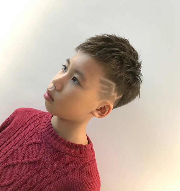 小男孩剪什么发型好看 适合小男孩的新潮短发发型推荐 现在的小孩子