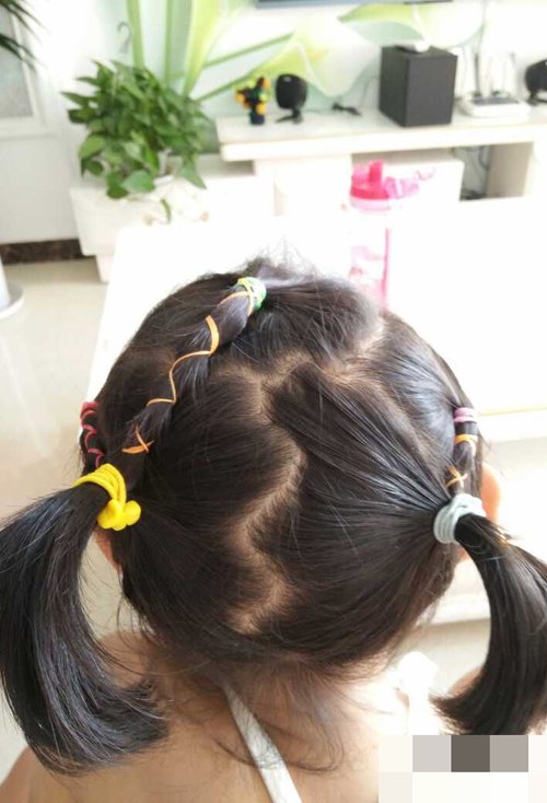 四岁女孩短发发型扎法 教你扎最可人的辫子