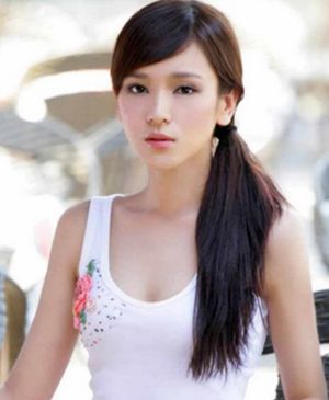 <em>露额头</em>韩版<em>马尾发型</em>图解步骤 韩式蓬松<em>马尾发</em>