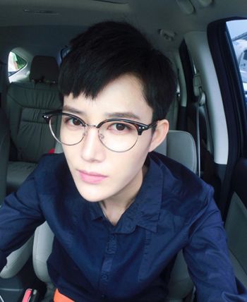 <em>男生戴眼镜瓜子脸</em>额头小<em>发型</em>设计 适合<em>男生</em>好