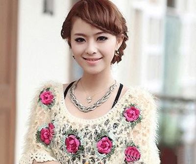 首页 玩发型 盘头发 大脸mm怎样盘发好看 大脸女人简单盘发(4)