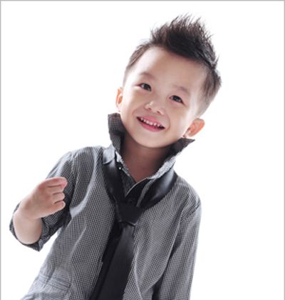 小男孩短毛碎发型图片 2015最时尚小男孩发型