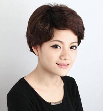 日式中年女士短发发型图片 中年女子短发发型图片(4)