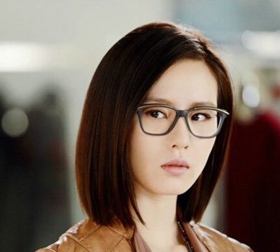 女生带眼镜剪哪种短发好 戴眼镜的女性短发型