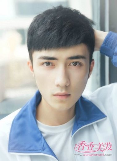 最流行的发型男生韩版 男中学生最新流行发型图片