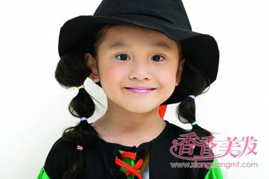 首页 玩发型 扎头发 给中国儿童女孩怎样梳头发好看 中发女童梳头发