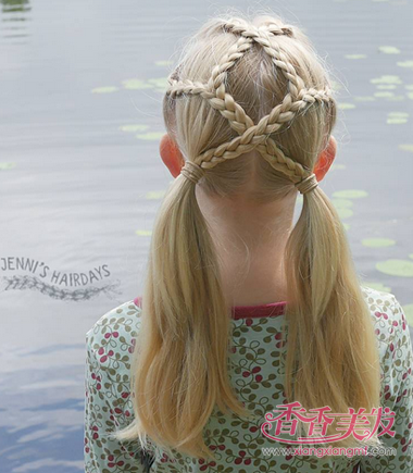 女童编头发的步骤及图片 学扎头发儿童编发(4