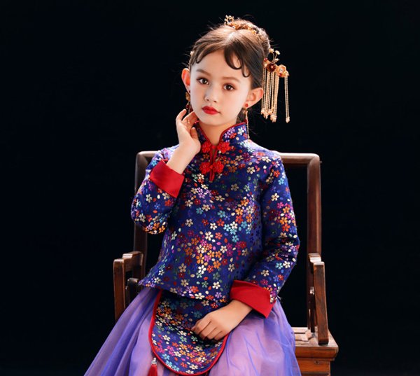 小女孩中国风写真美呆了 适合小女孩的中国风扎发发型图片