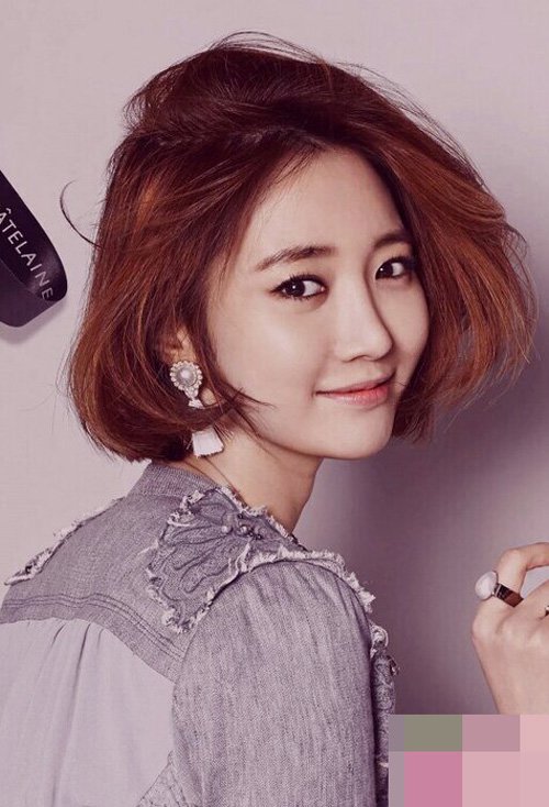 意想不到的流行度,日韩风格完美体现出来,恰好适合于宽脸女生的短头发